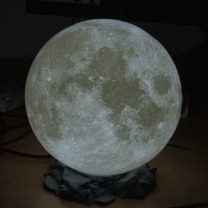 Lámpara lunar – Realismo que transforma tu espacio